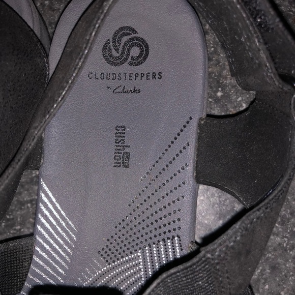 Clark’s cloudsteppers sandals. Great shape. 9.5W - Picture 2 of 5